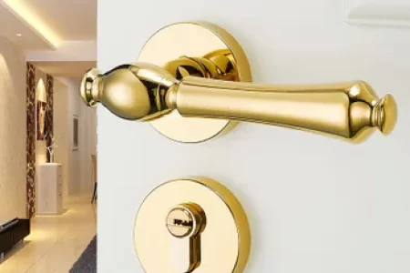 cdn_Brave-na-vratima-u-američkom-stilu-unutarnja-ručka